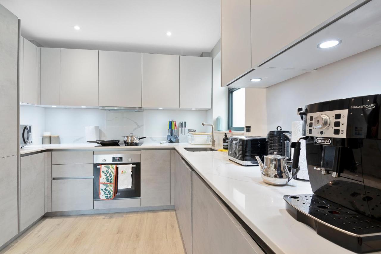Spacious, 3 Bedroom, 2 Bathroom, Surbiton Exteriör bild
