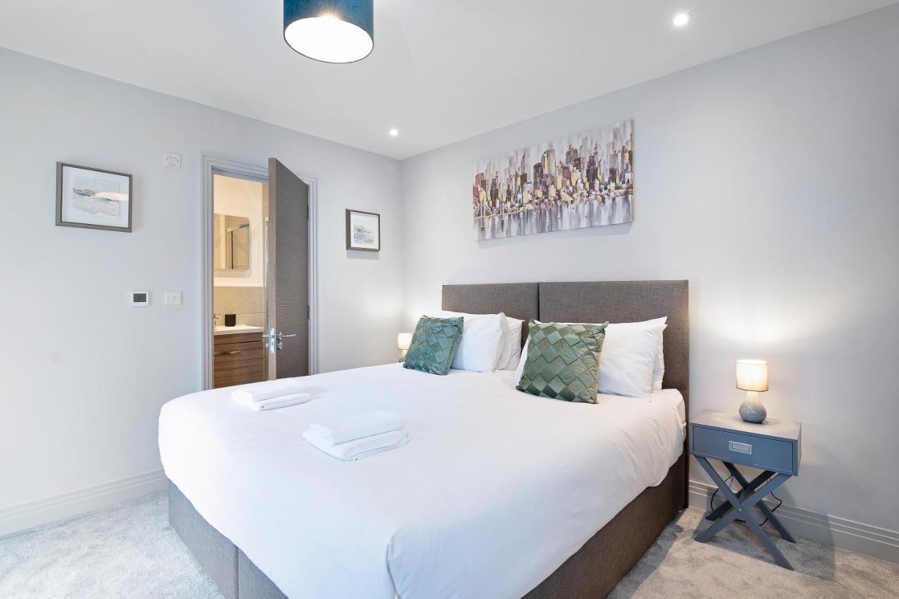 Spacious, 3 Bedroom, 2 Bathroom, Surbiton Exteriör bild