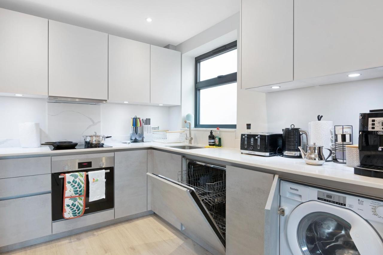 Spacious, 3 Bedroom, 2 Bathroom, Surbiton Exteriör bild