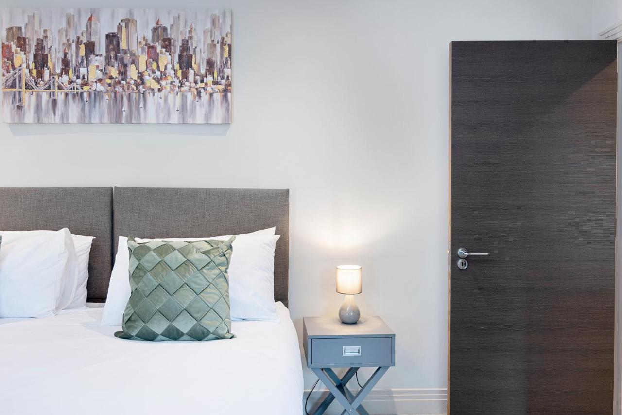 Spacious, 3 Bedroom, 2 Bathroom, Surbiton Exteriör bild