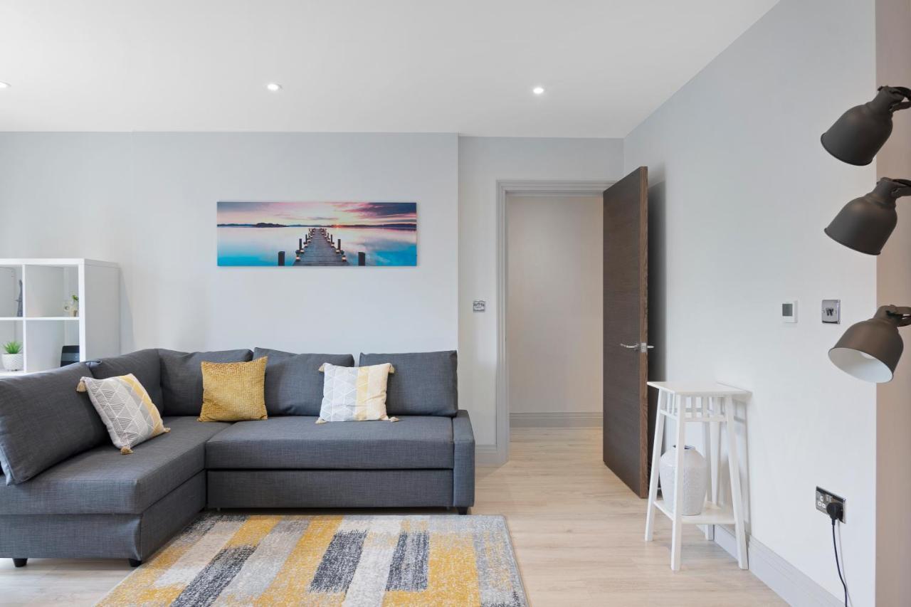 Spacious, 3 Bedroom, 2 Bathroom, Surbiton Exteriör bild