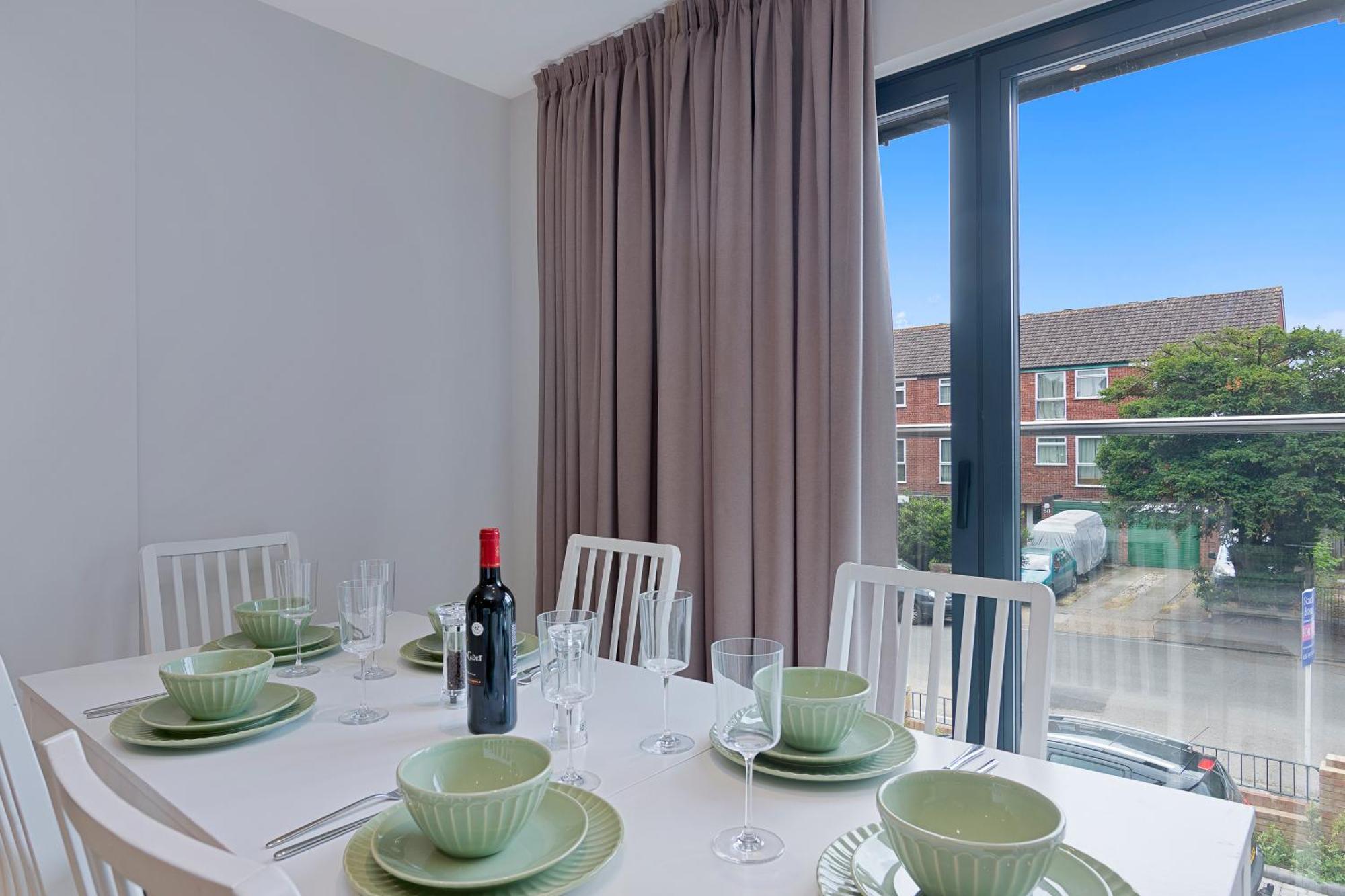 Spacious, 3 Bedroom, 2 Bathroom, Surbiton Exteriör bild